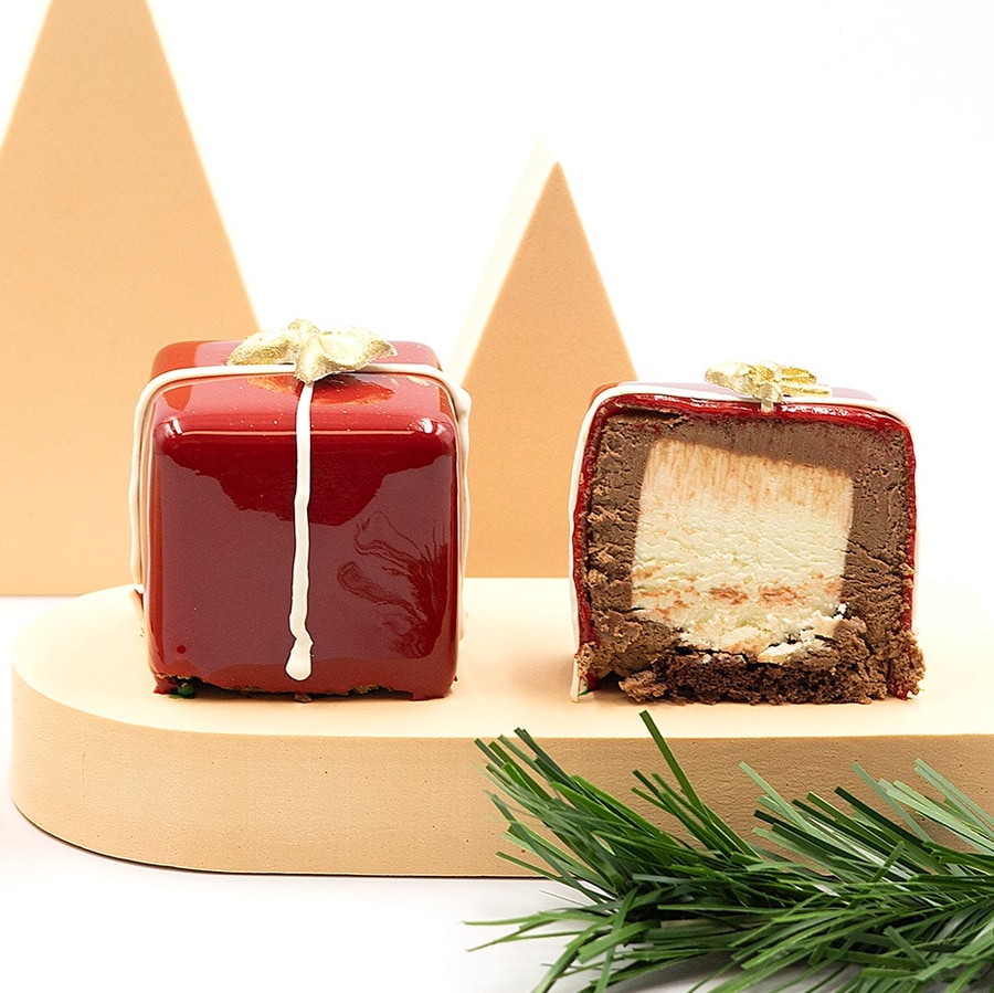 Double Chocolate Red Gift Christmas Cakes & Macarons