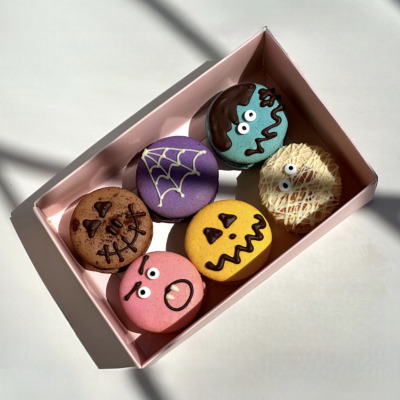 Set of 6 Halloween Macarons