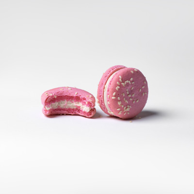 Strawberry Yogurt Macarons